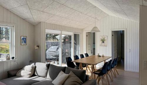 Three-Bedroom Holiday Home 