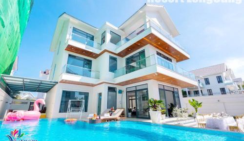 Eight-Bedroom House