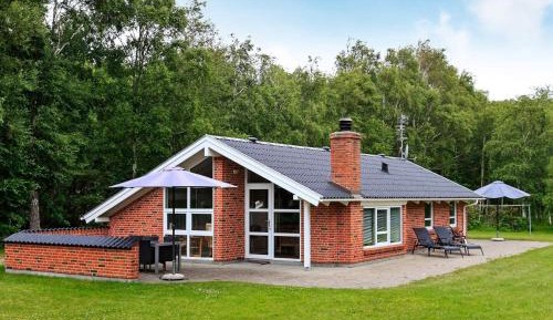 Three-Bedroom Holiday Home 