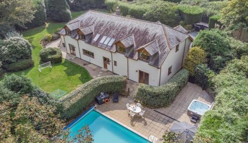 Seven-Bedroom House