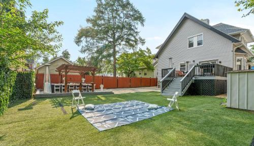 Four-Bedroom Holiday Home