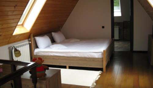 Apartment with Mountain View