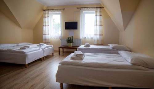 Quadruple Room with Private Bathroom
