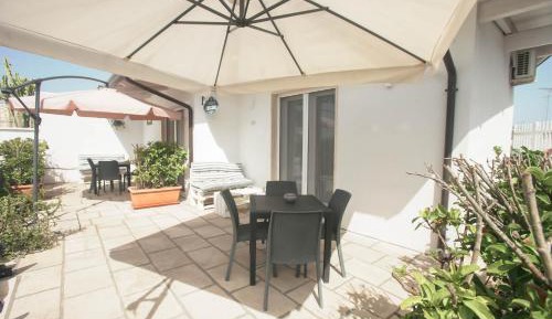 Deluxe Double Room (2 Adults + 1 Child)