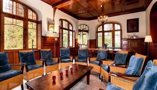 Nine-Bedroom Villa