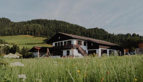Apartment with Mountain View