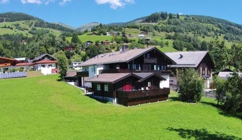 Four-Bedroom Holiday Home