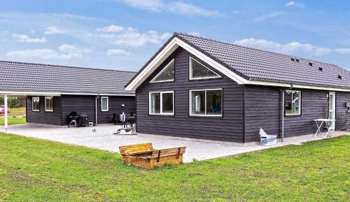 Nine-Bedroom Holiday Home