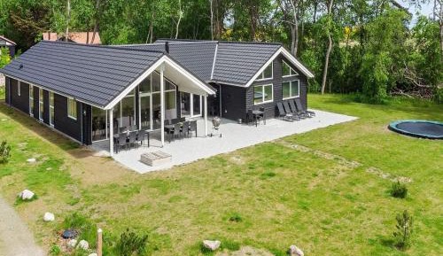 Eight-Bedroom Holiday Home