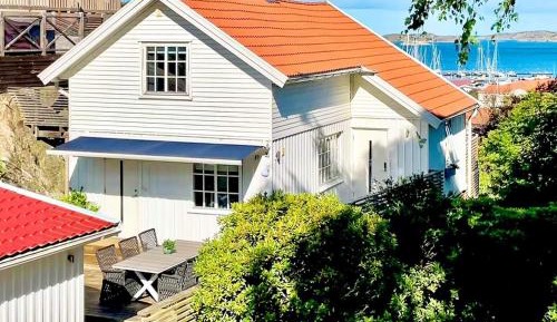 Three-Bedroom Holiday Home 