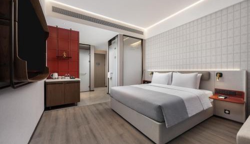 Deluxe Queen Room