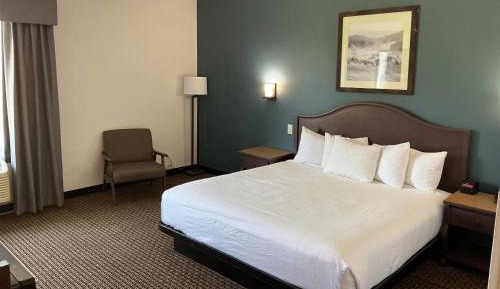 King Room with Bath Tub - Mobility Accessible/Non-Smoking