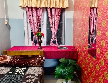 Single Room with Shared Shower and Toilet