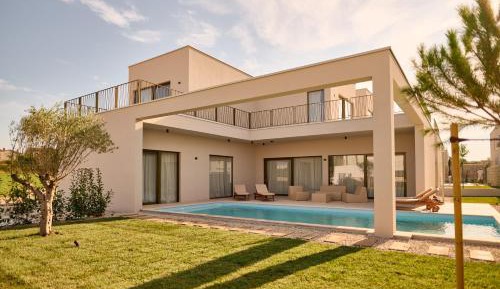 Four Bedroom Villa PIANO with Private Pool