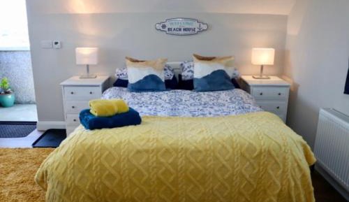 One-Bedroom Apartment with Sea View