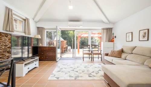 One-Bedroom Apartment with Pool View