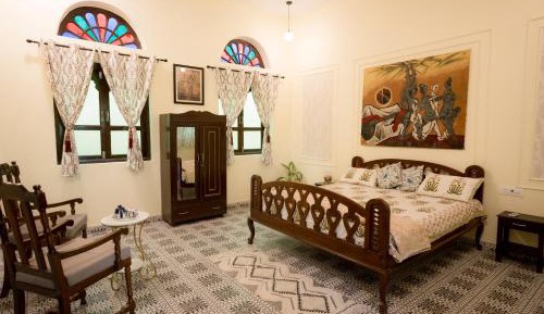 Deluxe Double Room (2 Adults + 1 Child)