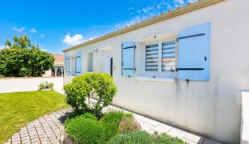 Holiday Home (8 Adults)