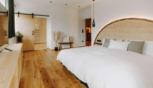 Suite with Hot Tub