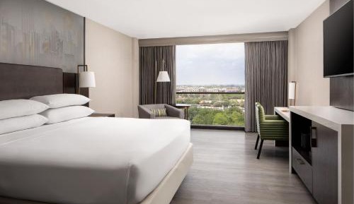 King Room - Top Floor/M Club Lounge Access