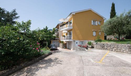 Studio Apartment with Balcony