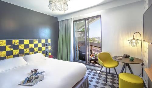 Privilege room with one double bed and balcony