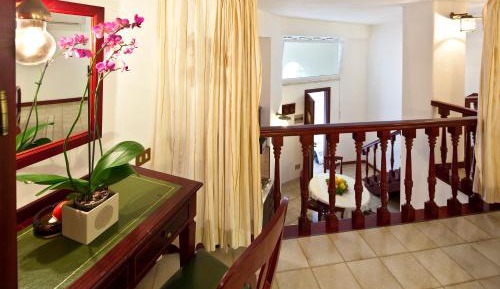 One-Bedroom Apartment - Split Level