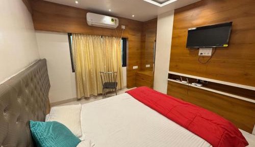 Deluxe Room (2 Adults + 1 Child)