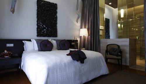 Deluxe King Suite with Sunken Bathtub 