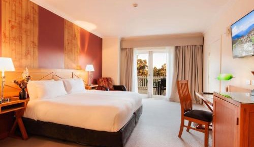 Superior Courtyard Room with King Bed