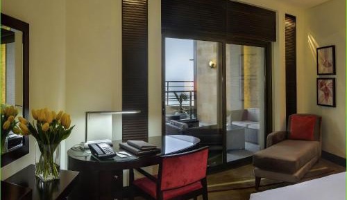 Luxury Queen Room with Balcony and Sea View