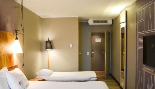 Standard Room with One Double Bed and One Single Bed