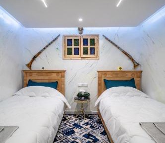 Twin Room with Shared Bathroom