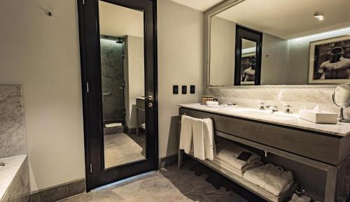 Standard Double Suite