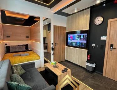 Studio Apartment with One Double Bed