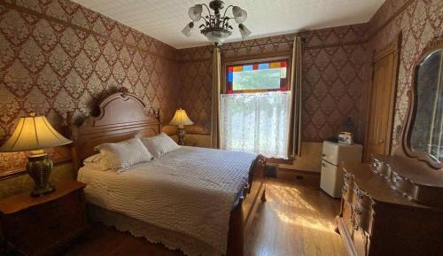 Queen Room