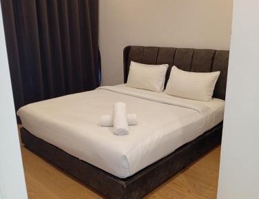 One-Bedroom Apartment with Balcony and City View