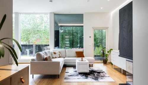 Three-Bedroom Deluxe Apartment