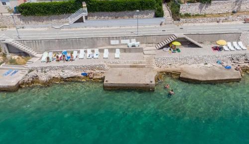 Deluxe Double Room (2 Adults + 1 Child)