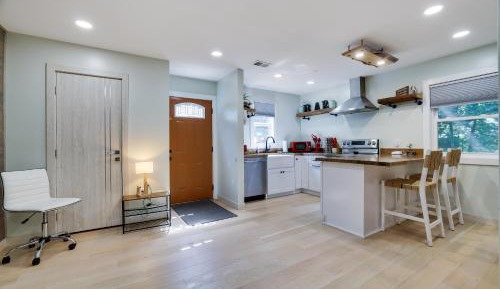 One-Bedroom Apartment with Balcony