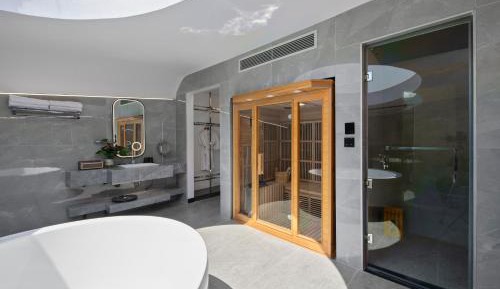 King Suite with Spa Bath