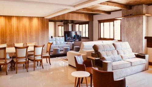 Four-Bedroom Deluxe Apartment