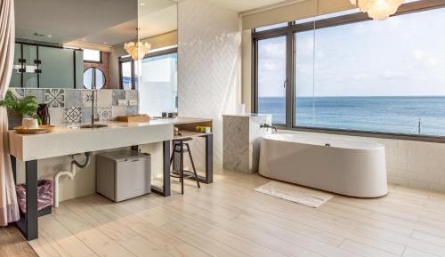 Deluxe Double Room with Balcony and Sea View
