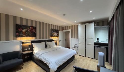 Deluxe Double Room with Bath