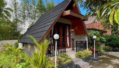 Villa with Garden View