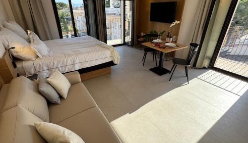 One-Bedroom Apartment with Sea View and Balcony