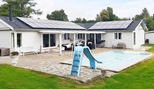 Three-Bedroom Holiday Home 