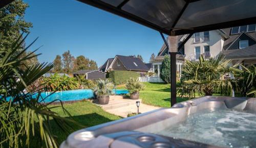 One-Bedroom Apartment with Shower