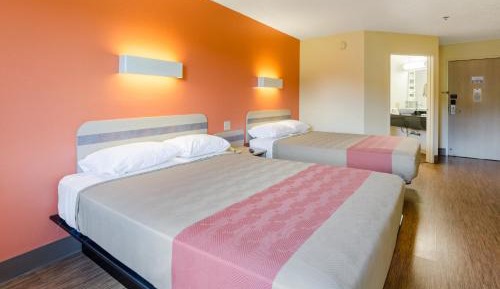 Queen Room with Two Queen Beds - Smoking