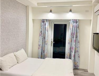 Deluxe Double Room with Side Sea View